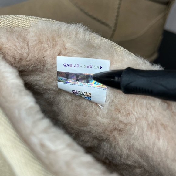 Women’s UGG classic ultra mini platform boot - Picture 4 of 6